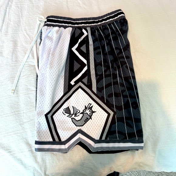Trillest Sole Supremacy Shorts - Picture 1 of 5